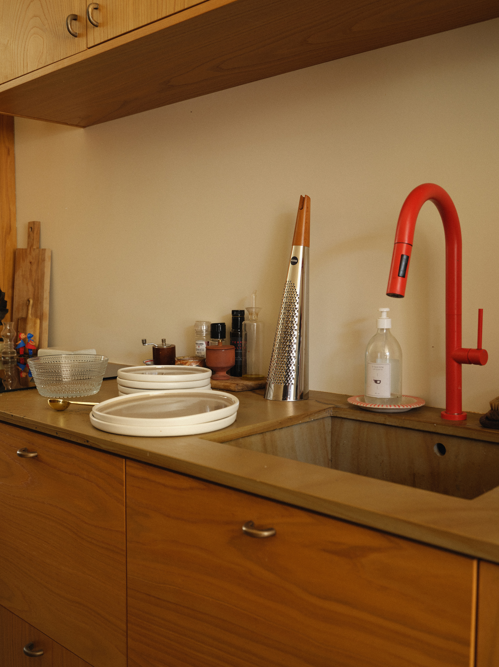 04 Erin Wasson, indented banner, sink